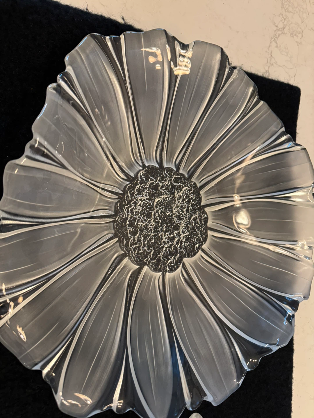 Set of 4 Frosted Glass Flower Dishes - photo 2