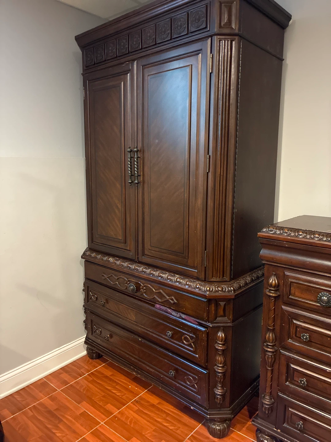 Dark Wood Bedroom Set - King Bed, Dresser, Nightstand - photo 3