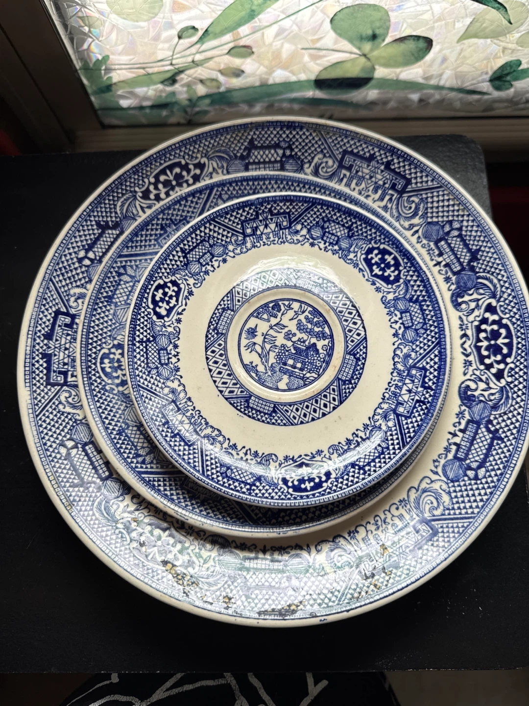 Blue Willow Pattern Plates Set