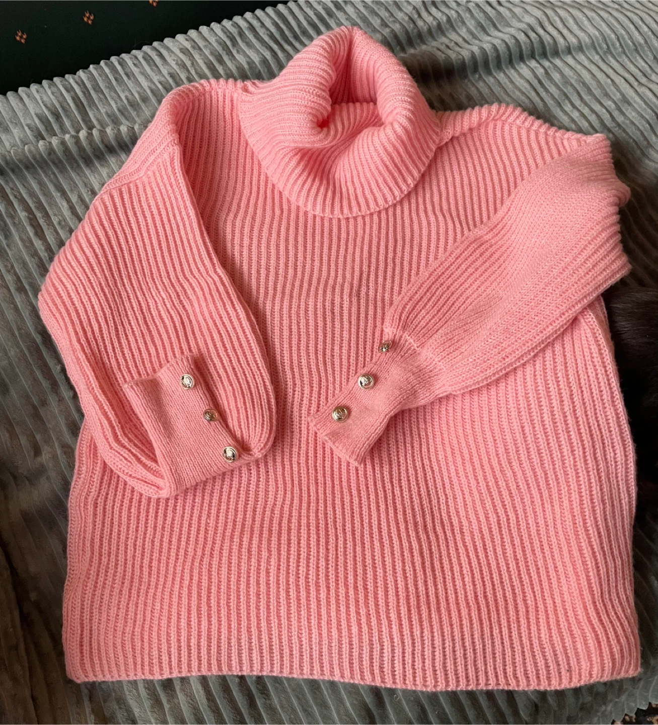 🏆Pink Turtleneck Sweater with Button Cuffs