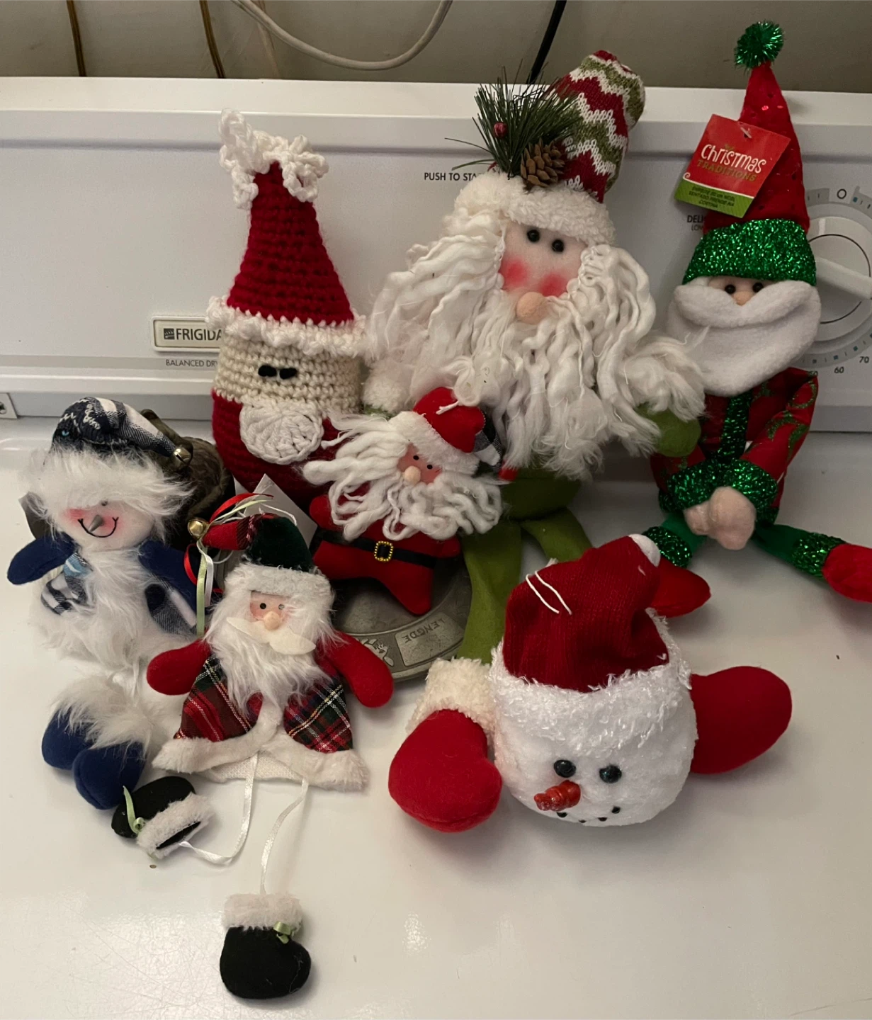 🏆Christmas Plush Figurines - Snowman & Santas