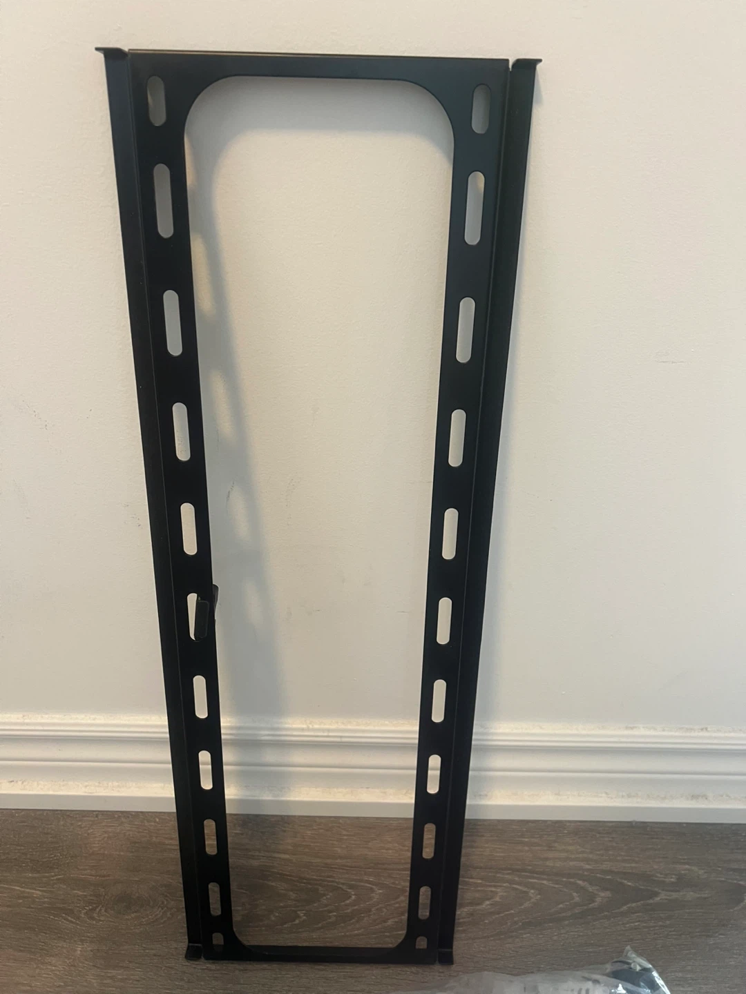 Moving sale! GTECH LED & LCD Tilt Wall Mount TV Bracket