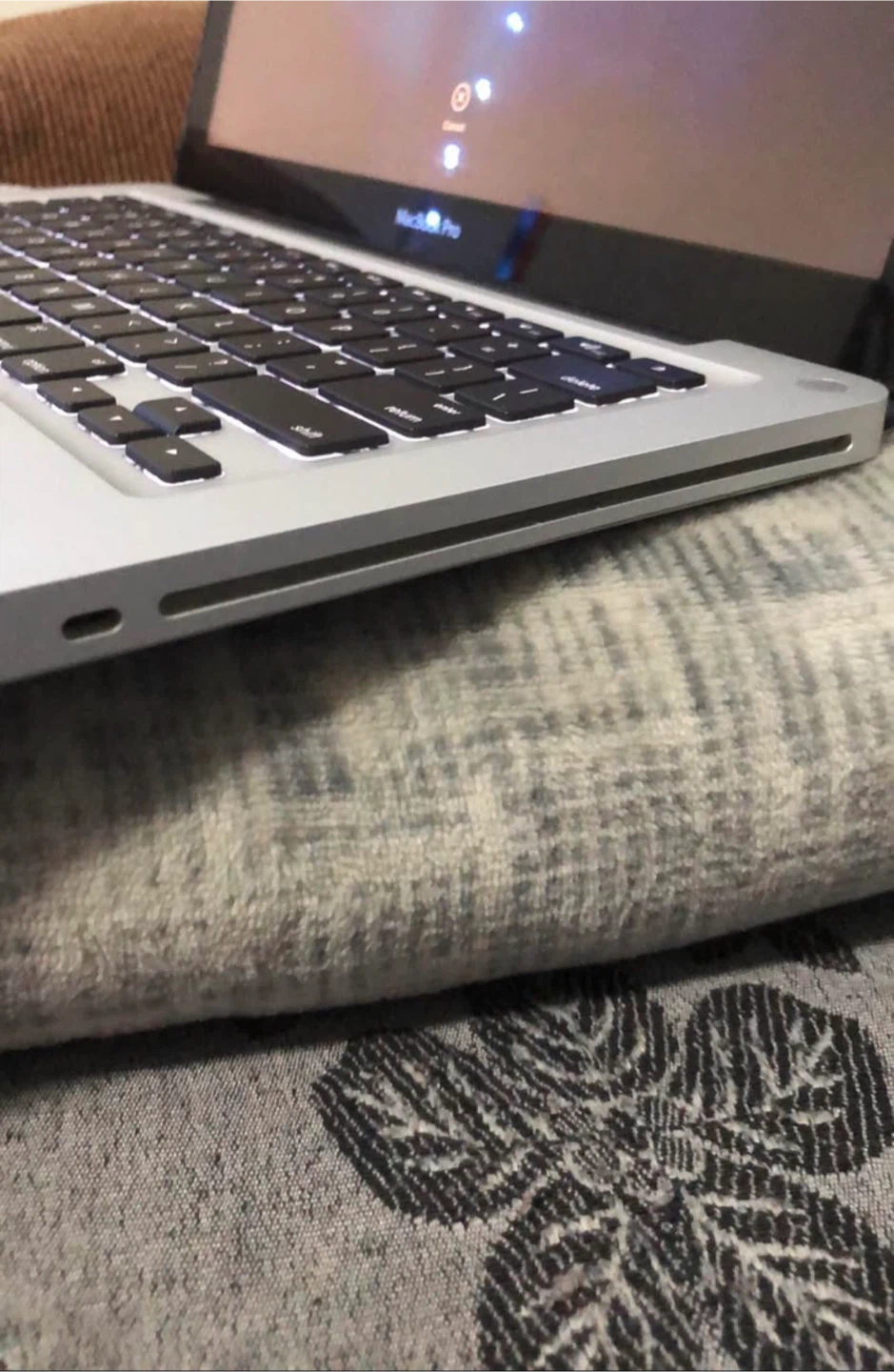 Apple MacBook Pro Laptop - photo 3