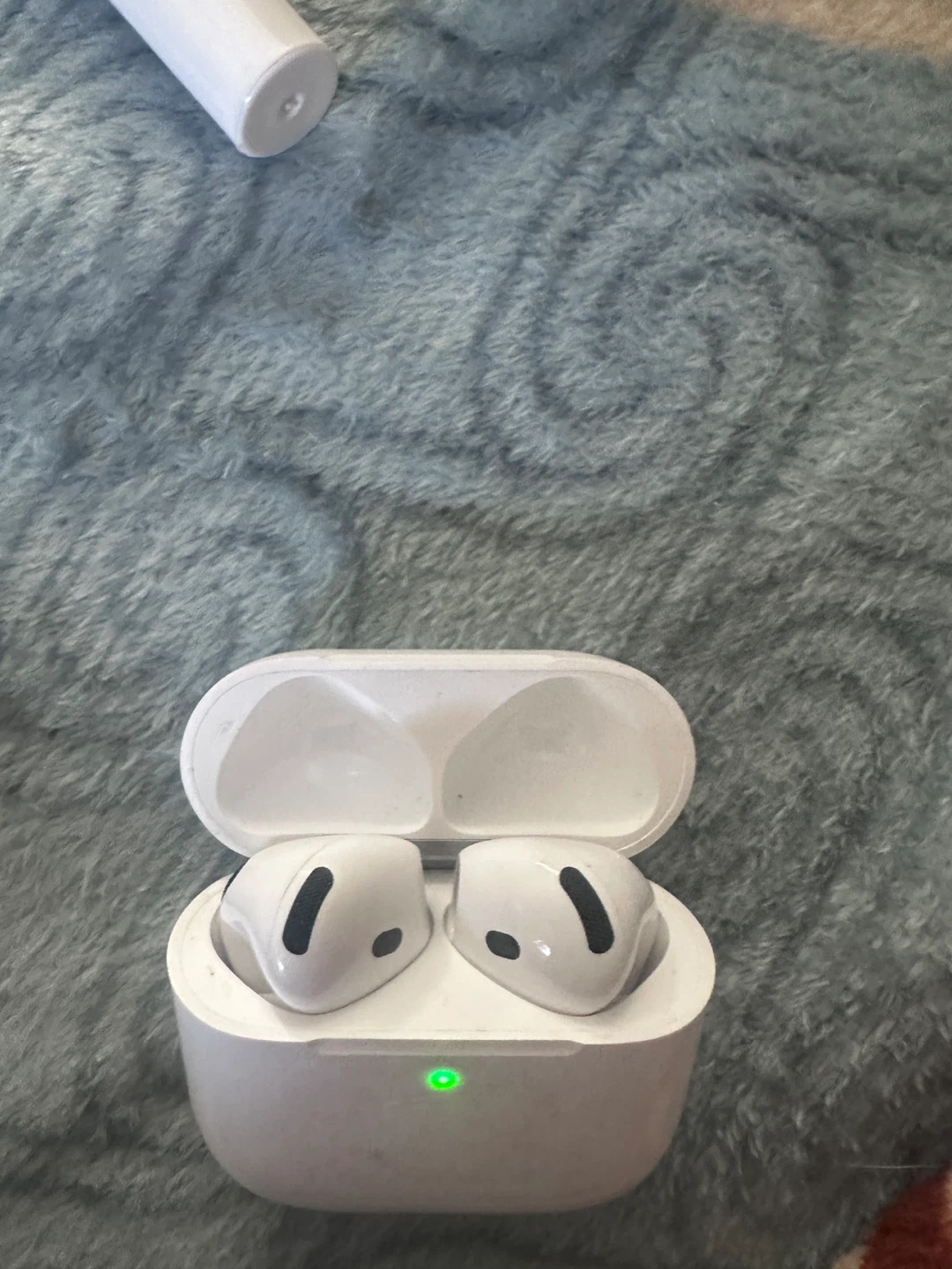 Apple AirPods 4 with Locking Case ANC - photo 2