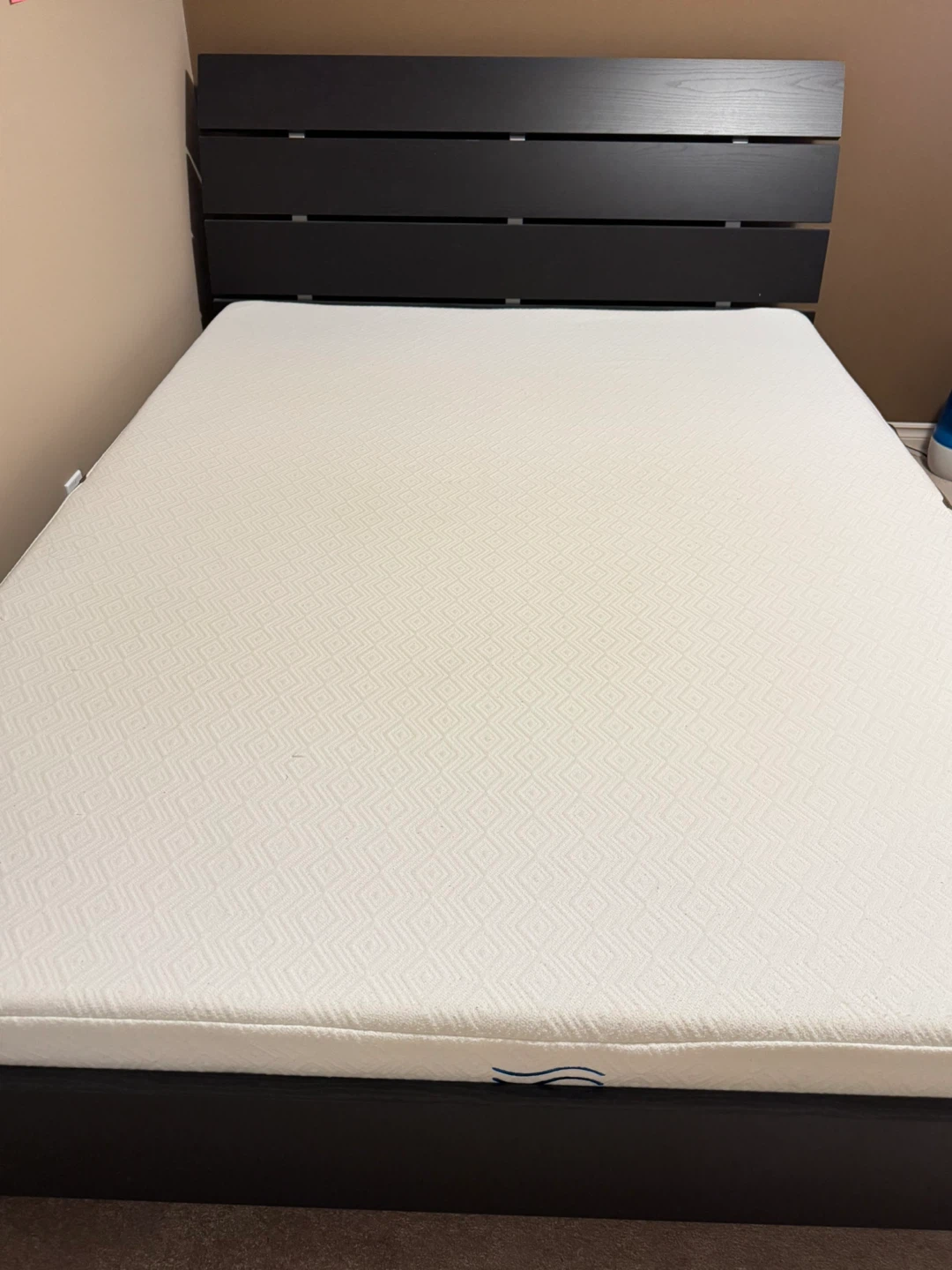 Like New Queen sized bed with memory mattress - photo 5