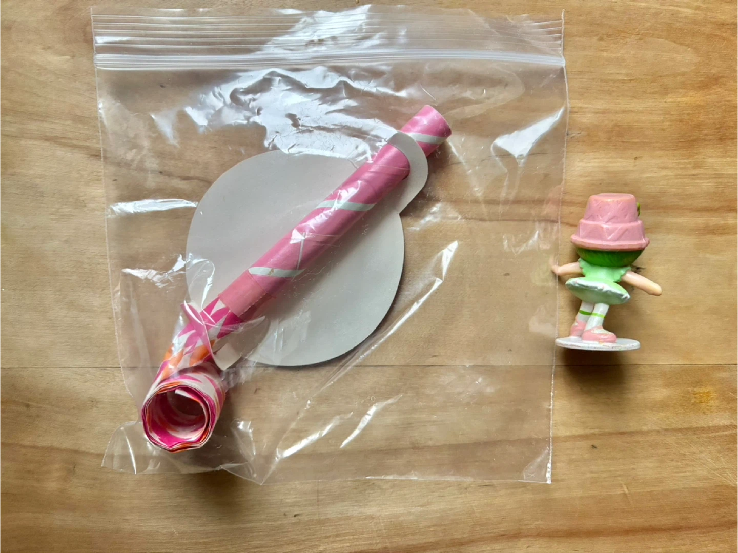 🏆Strawberry Shortcake Mini Figure & Party Blower Set - photo 2