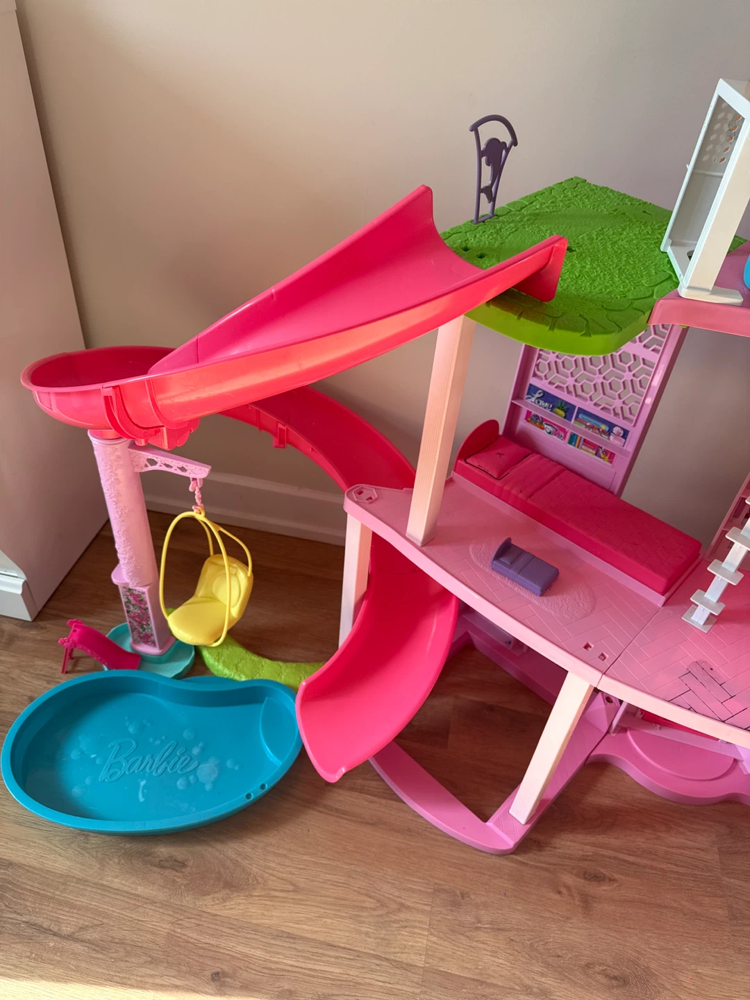 Barbie Dreamhouse Dollhouse with Accessories - photo 3