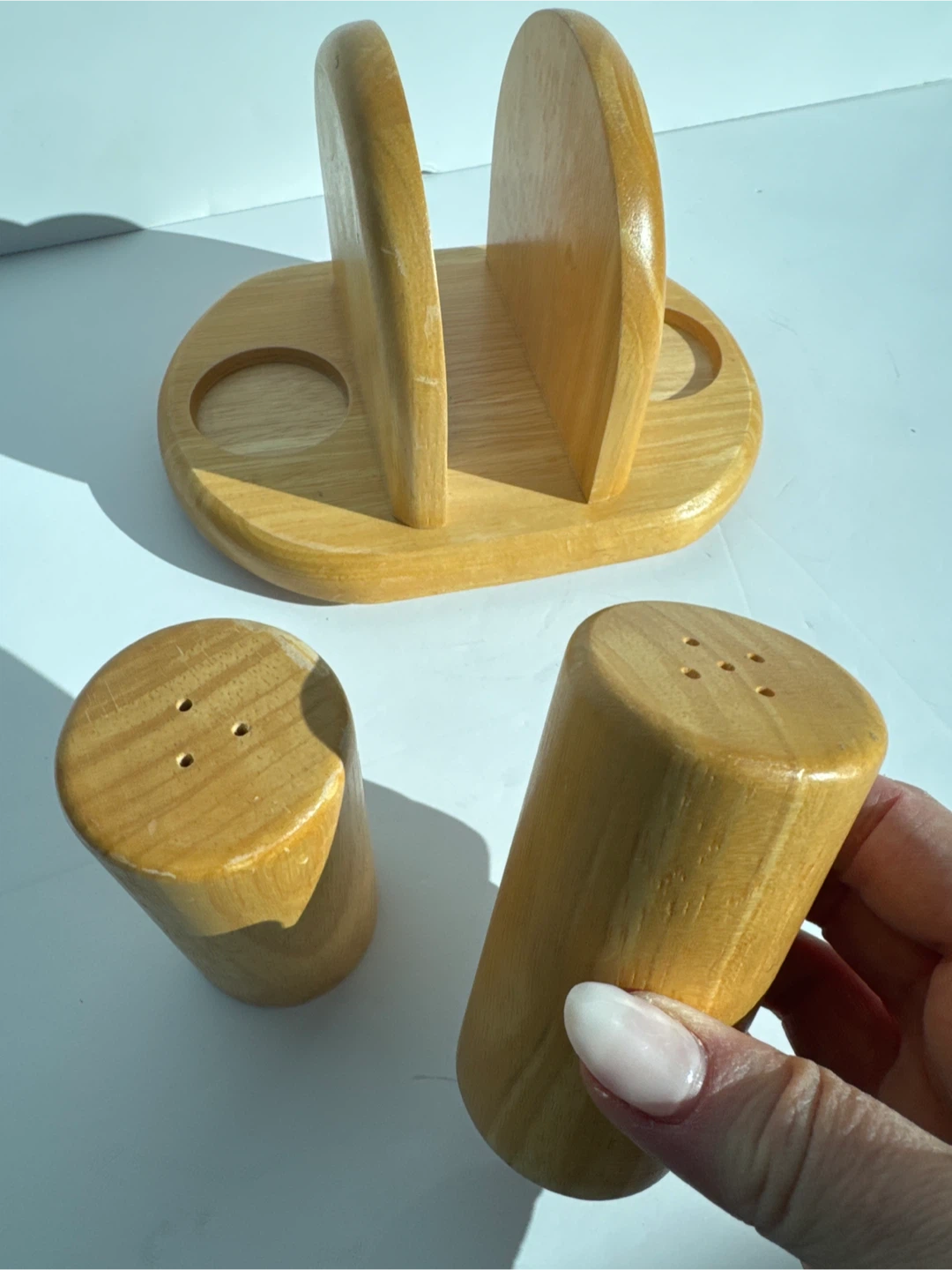Vintage Kitchen 80s Wood Salt & Pepper Shaker Napkin Holder Set🏆 - photo 3