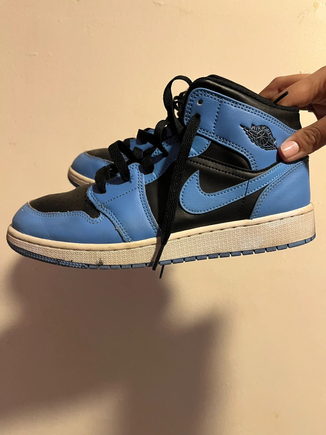 Nike Air Jordan 1 Mid SE US Youth 7Y Sneakers