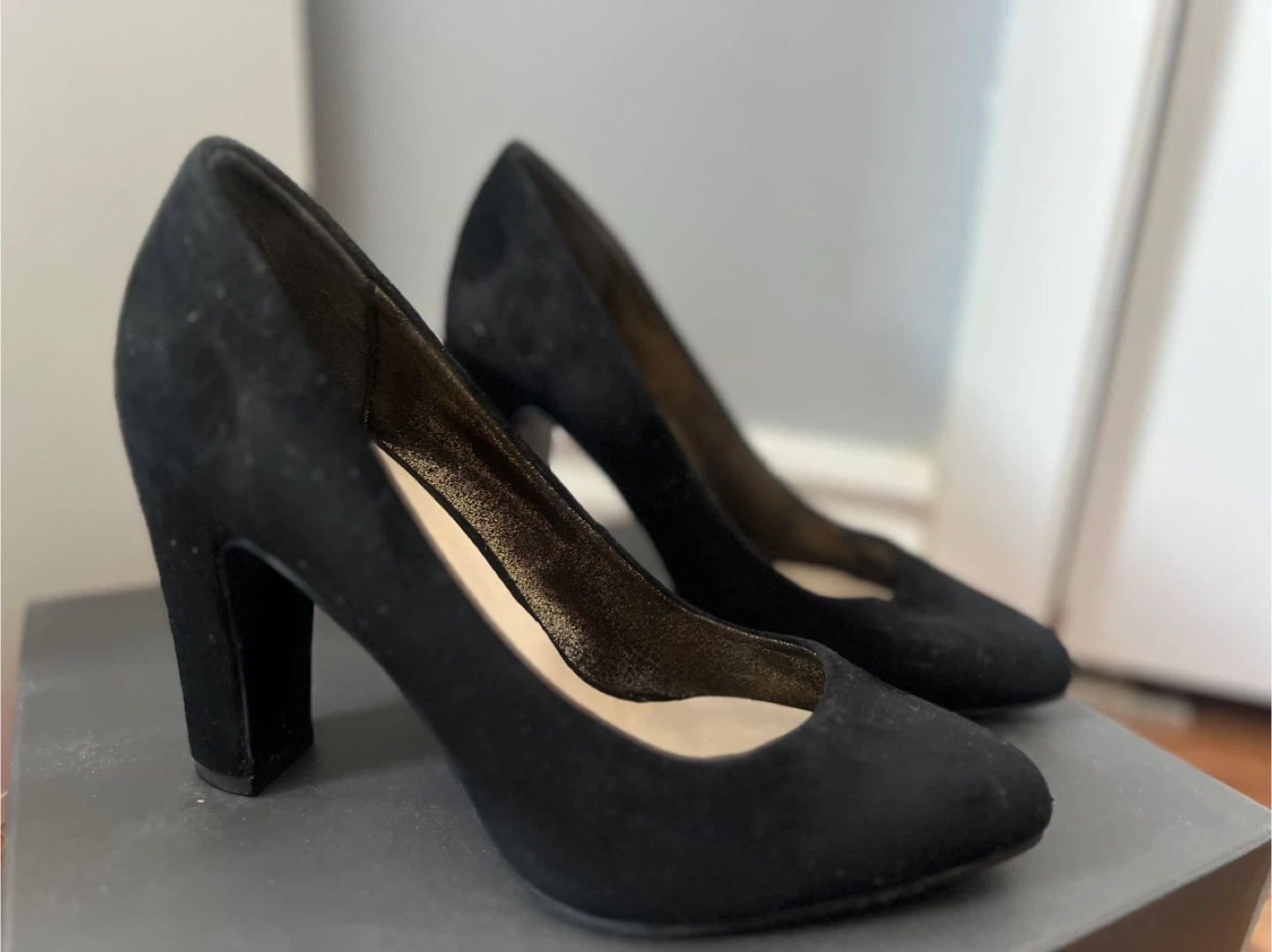 FERRAGAMO Black Suede Heels - photo 4