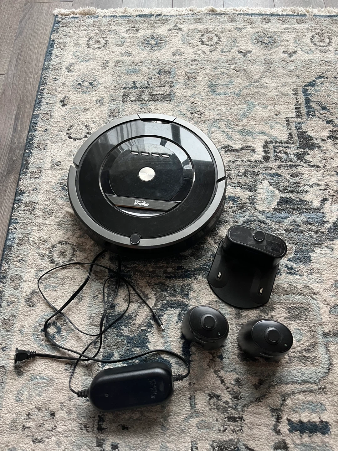 iRobot Roomba Vacuum Robot with Dock & Virtual Walls