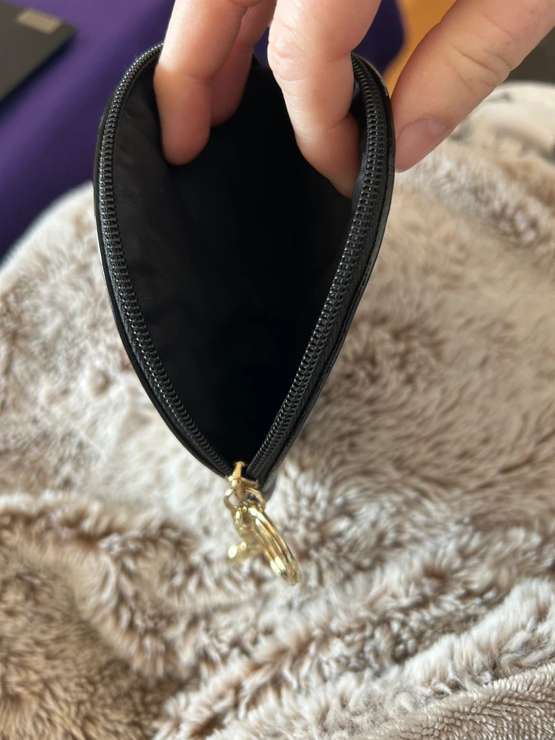 Victoria's Secret Black Sequin Heart Coin Pouch - photo 5