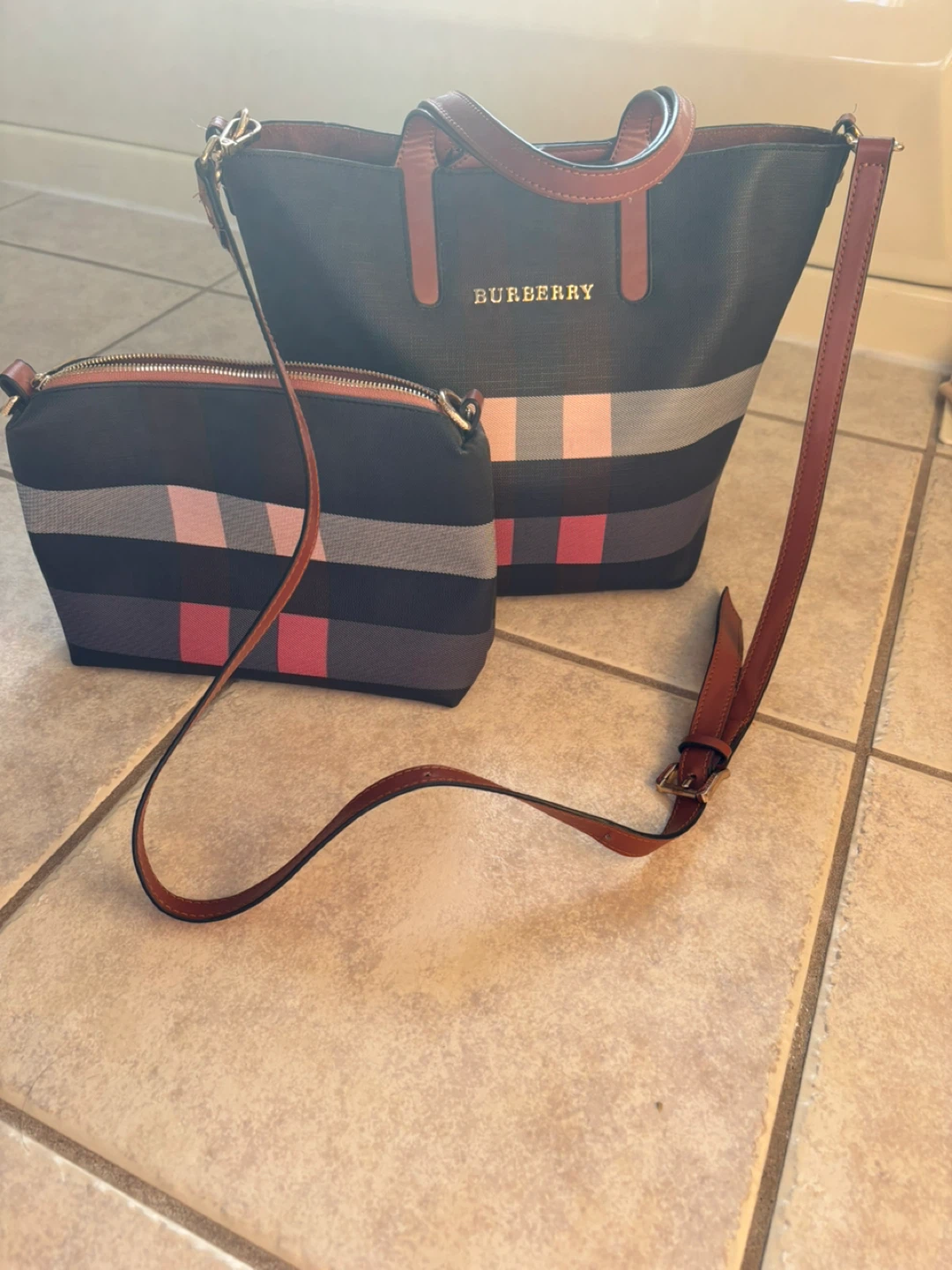 High Quality Knockoff Burberry Bag and pouch