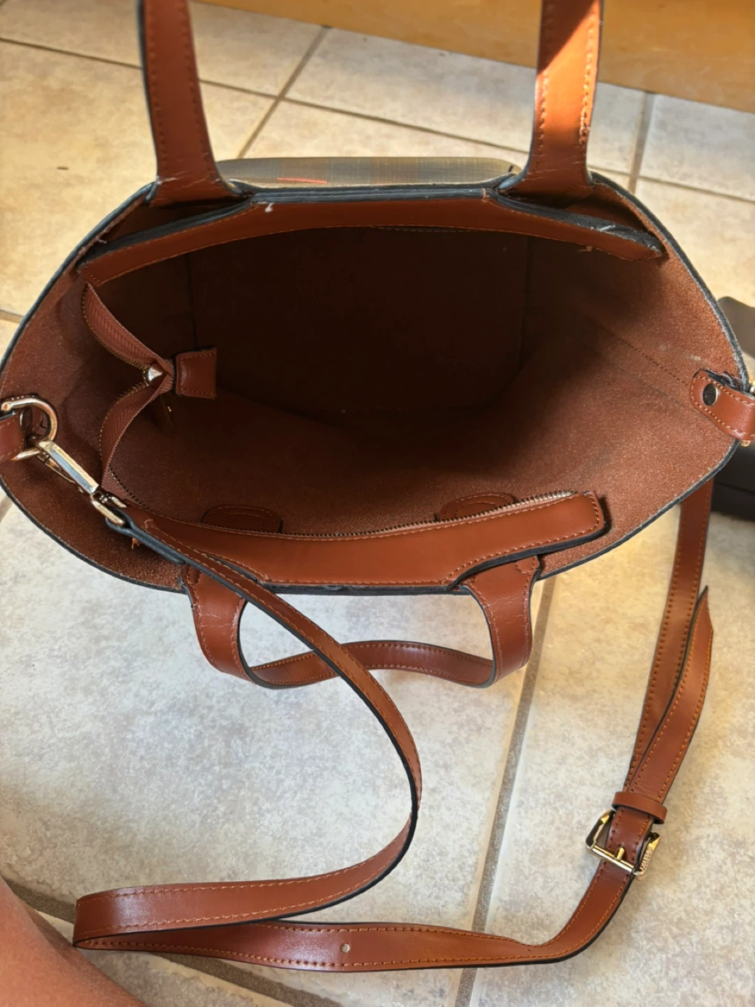 High Quality Knockoff Burberry Bag and pouch - photo 3