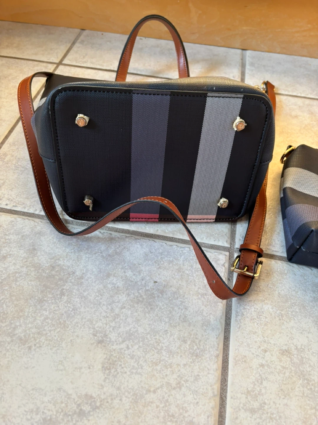 High Quality Knockoff Burberry Bag and pouch - photo 2