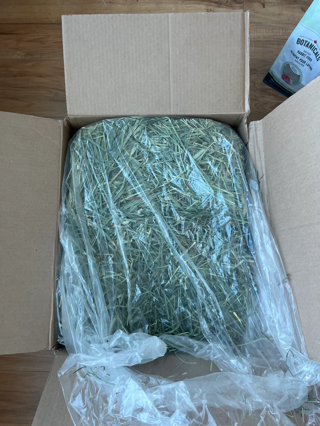 Rabbit items bundle: Timothy Hay, adult food and bedding 🏆 - photo 5