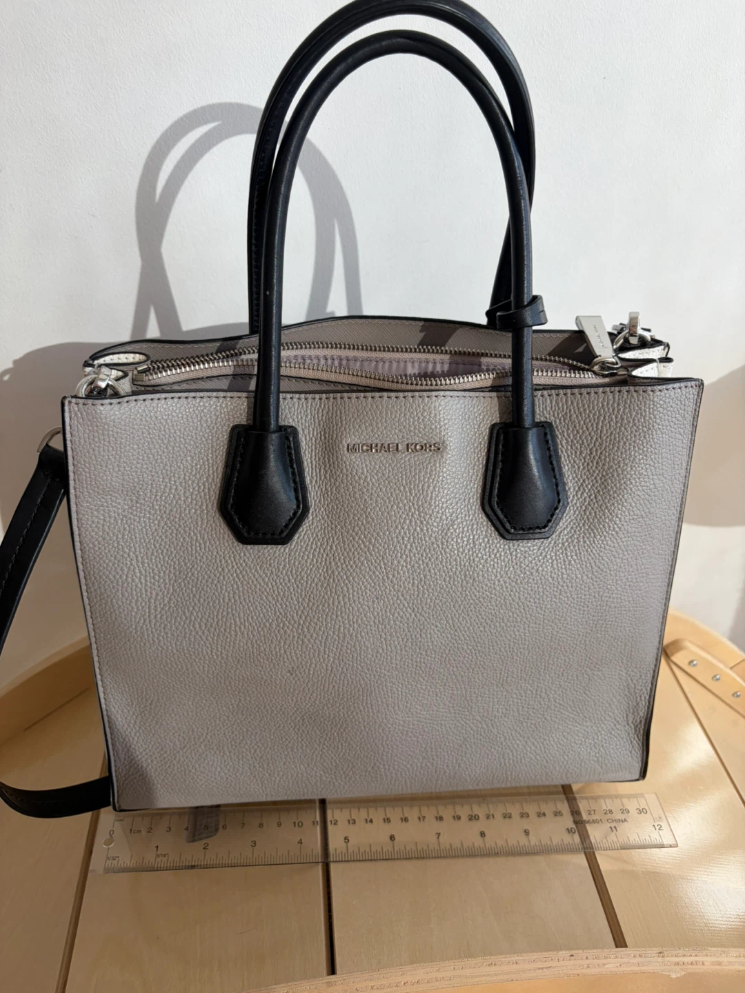 Michael Kors Grey Leather Bag 🏆