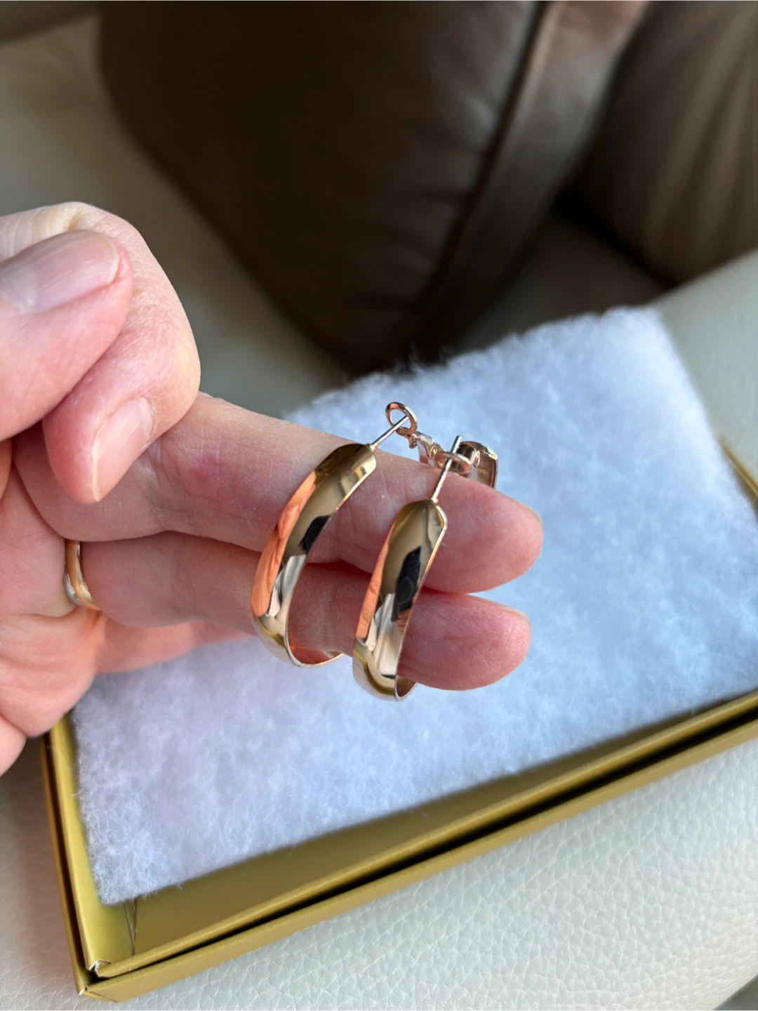 New Gold coloured Hoop Earrings in gift box 🎁