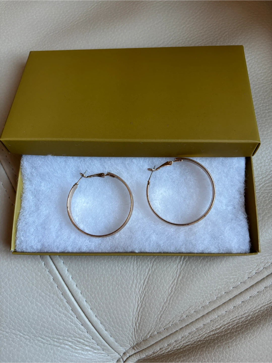 New Gold coloured Hoop Earrings in gift box 🎁 - photo 5
