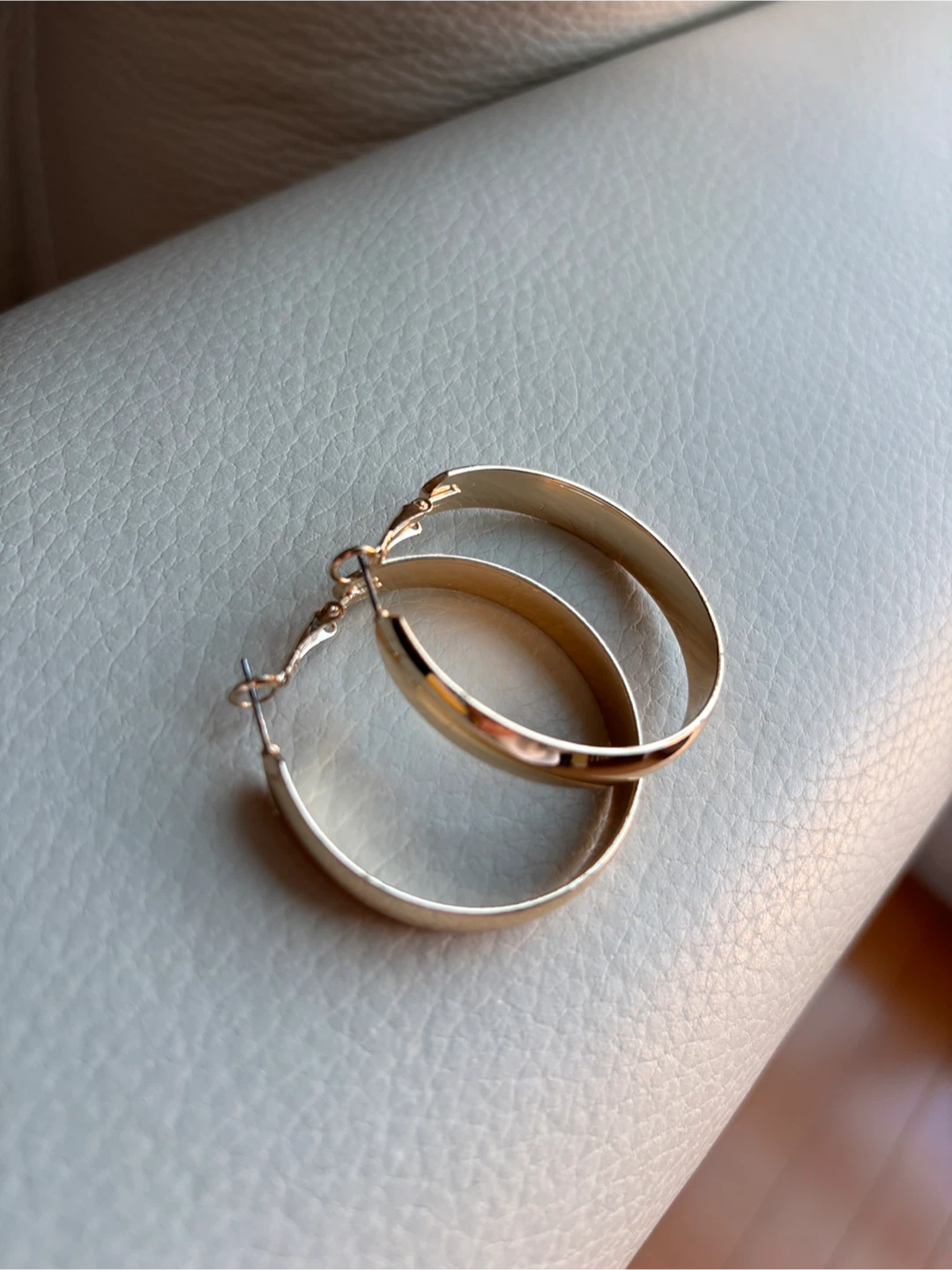 New Gold coloured Hoop Earrings in gift box 🎁 - photo 2