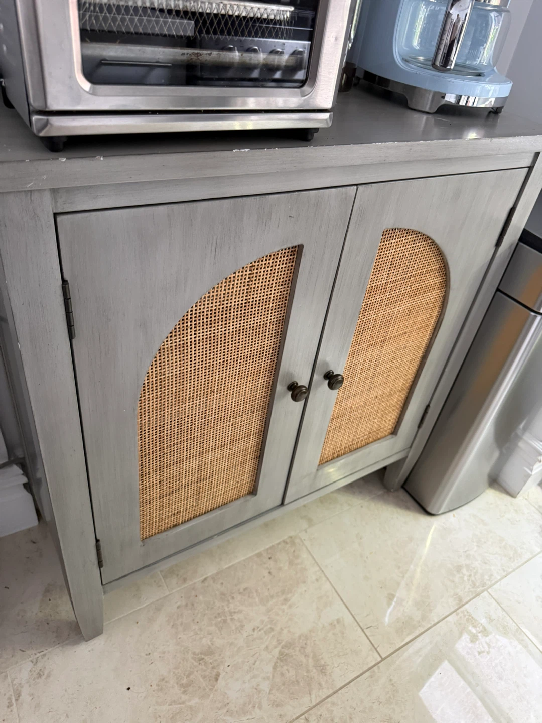 Kitchen storage cabinet
