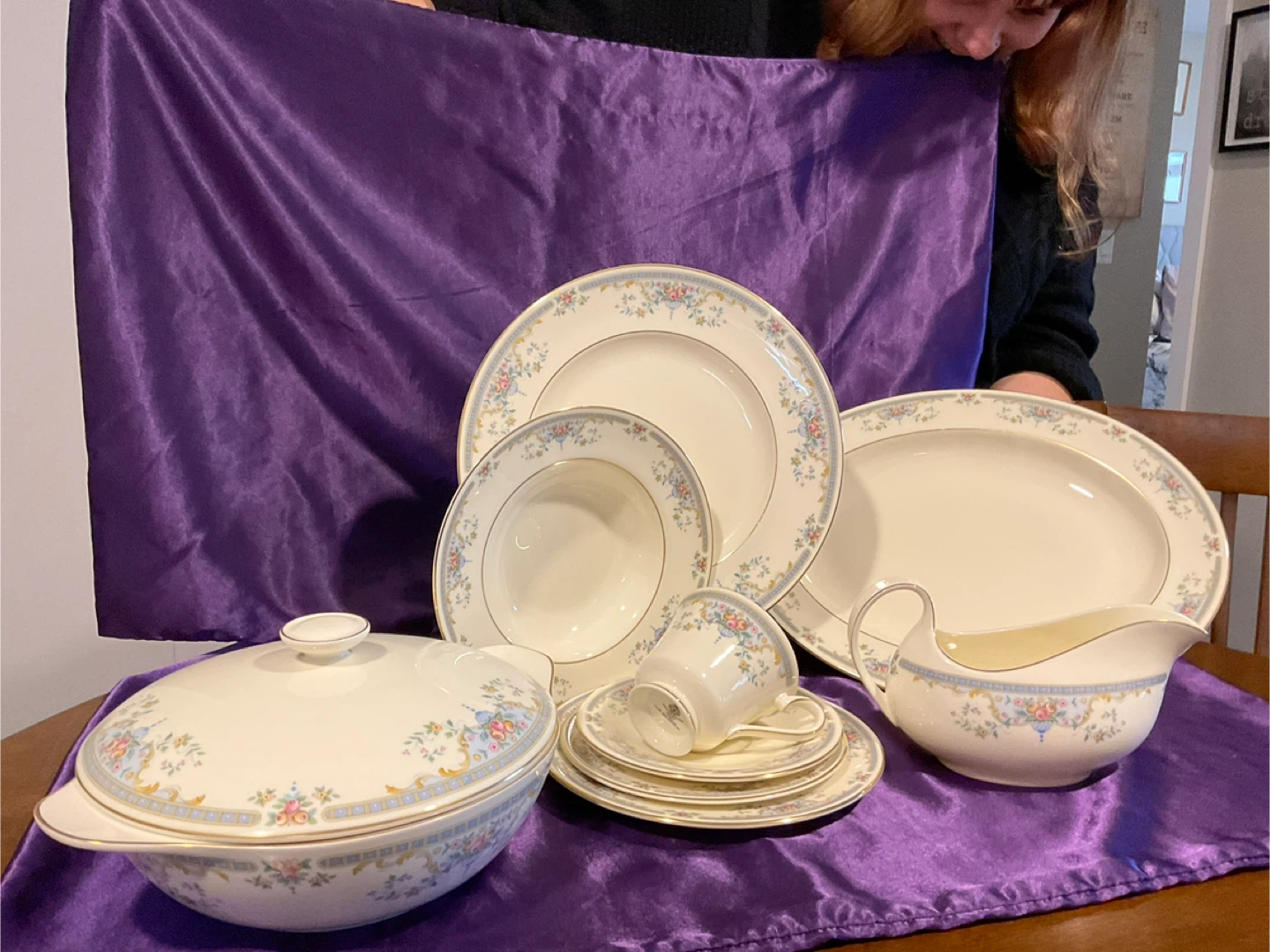 Royal Doulton 10 place setting w/completer set - photo 4