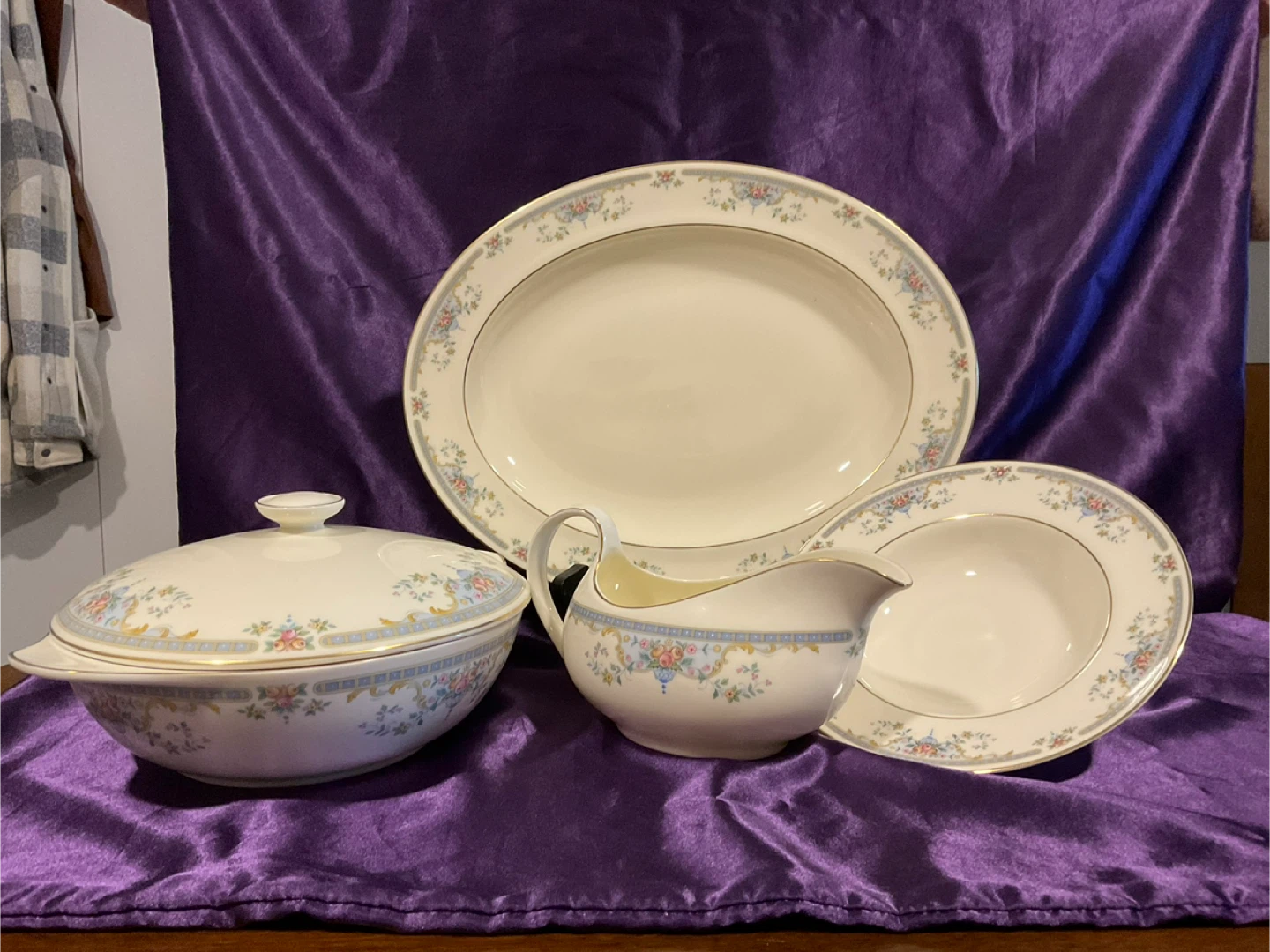 Royal Doulton 10 place setting w/completer set - photo 5