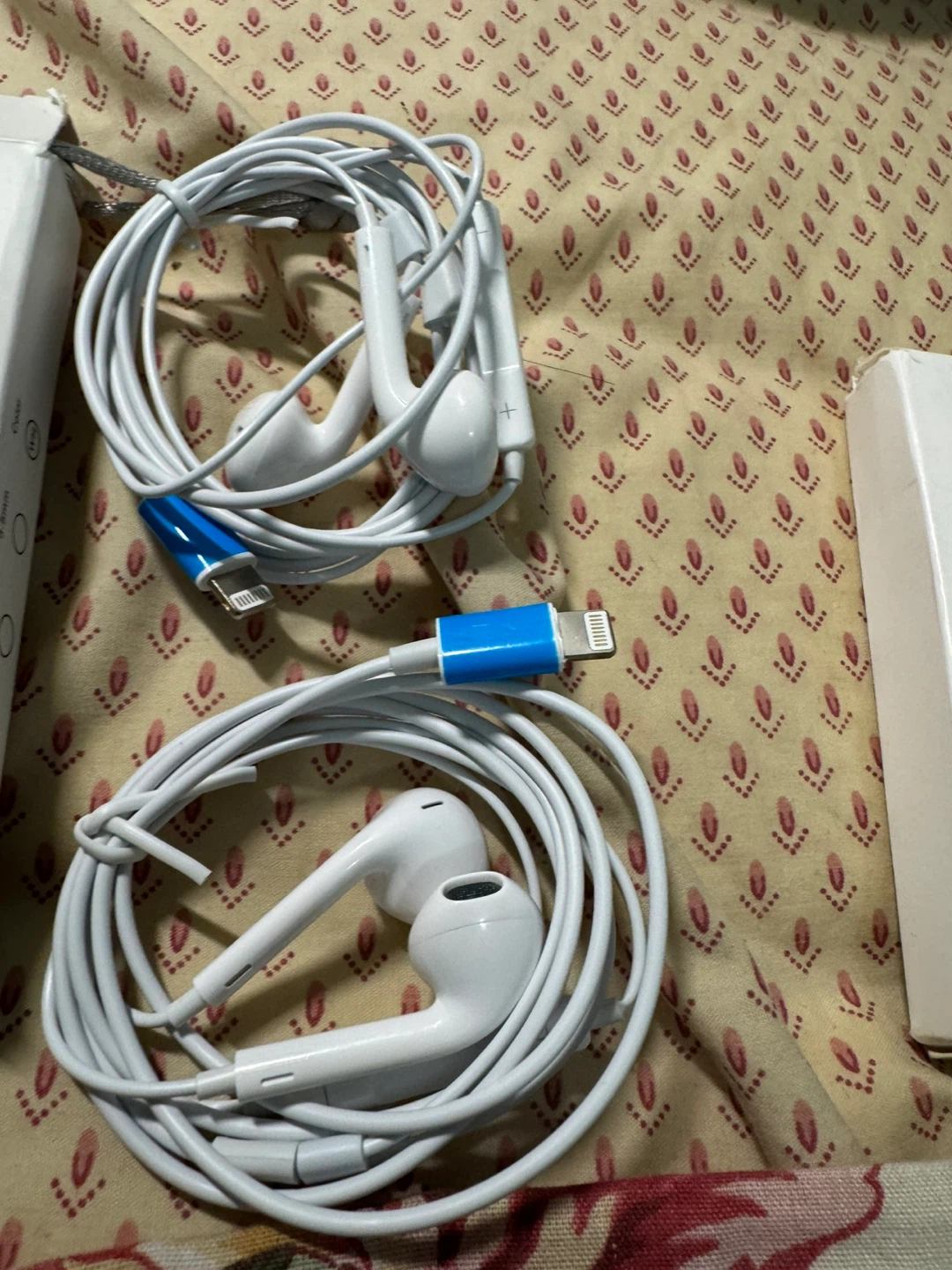 Wired Earbuds with Lightning Connector - photo 3