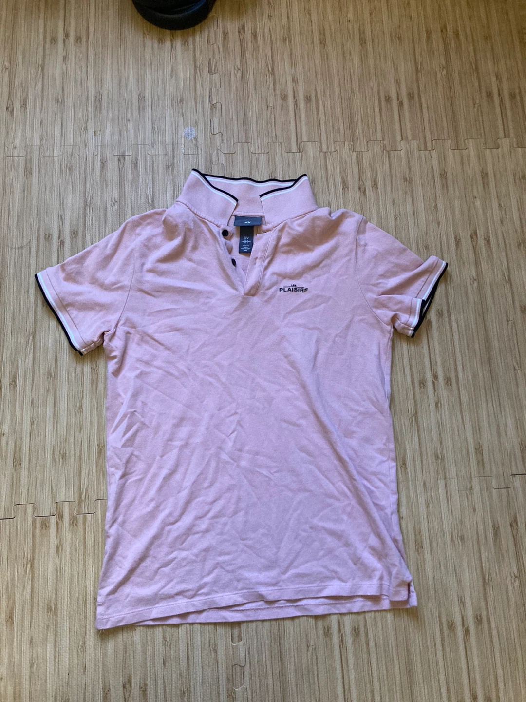 HM pink shirt