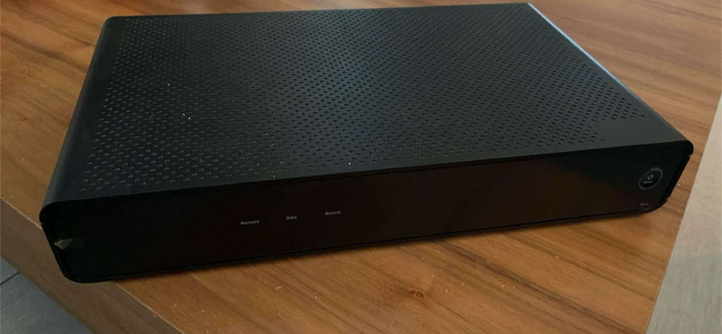 Shaw Cable box - photo 2