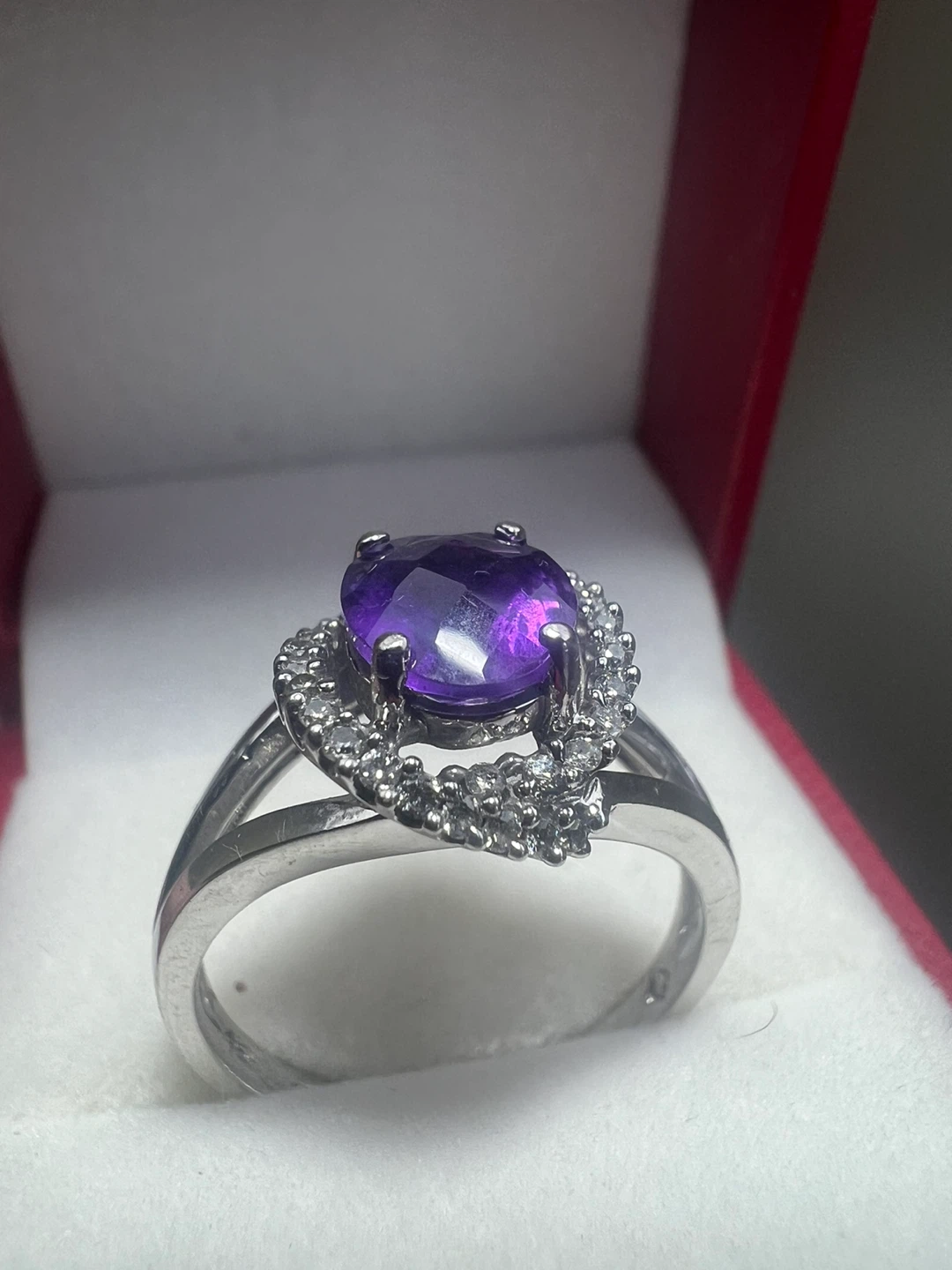 10 k Amethyst and Diamond Ring - photo 2