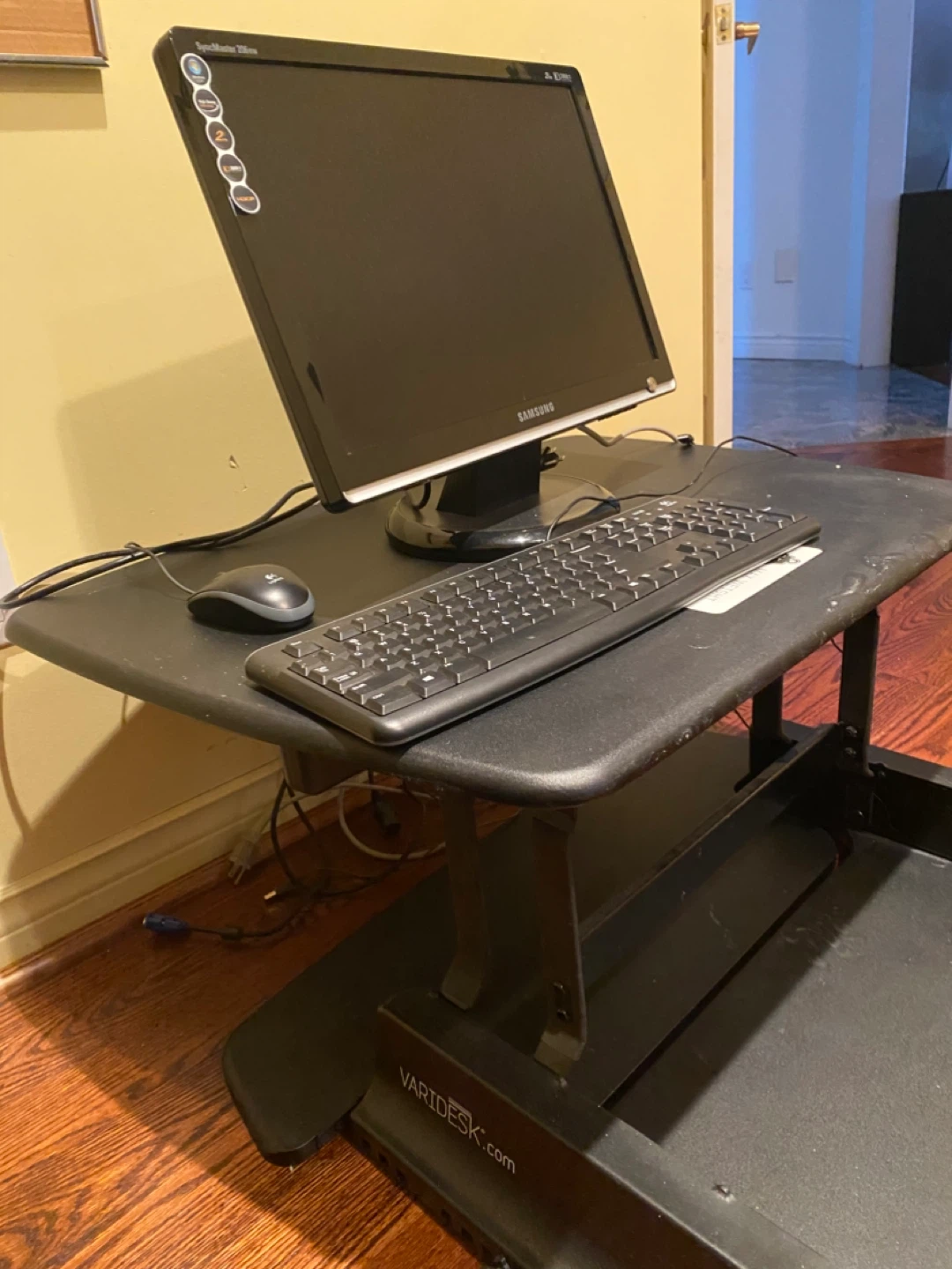 Lot: Varidesk Pro Plus 36 Sit-Stand Desk Converter