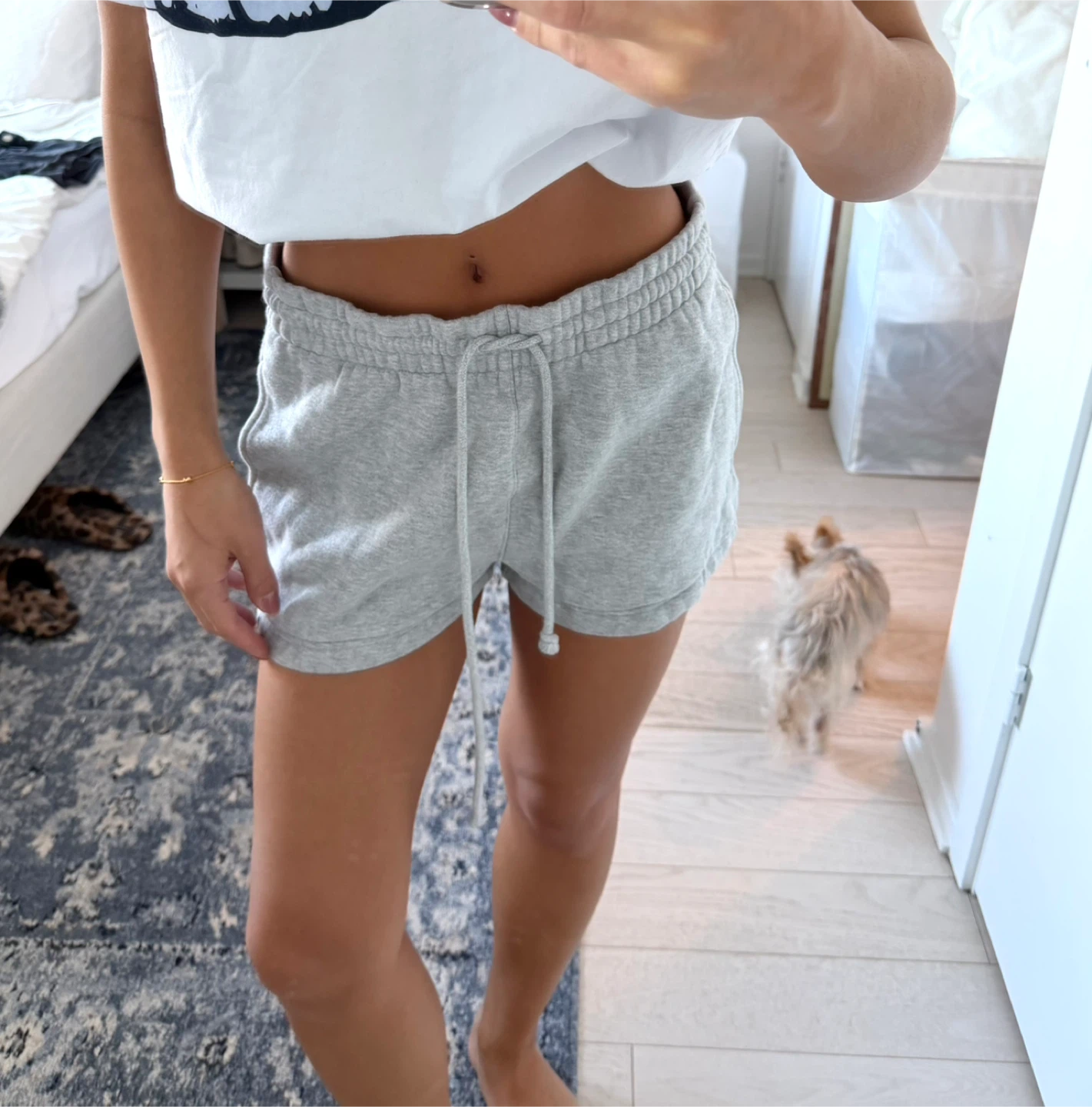 ARITZIA TNA Cozy Fleece Boyfriend 2" Sweat Short - size medium