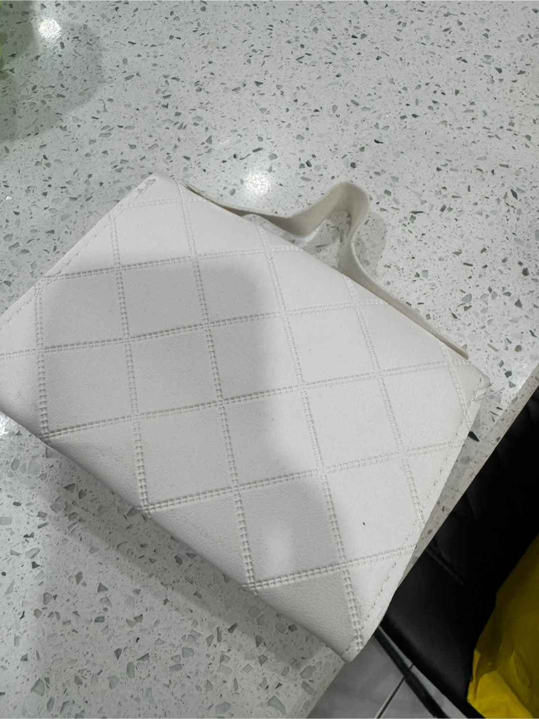 White Quilted Shoulder Bag with Gold Clasp 🏆 - photo 2