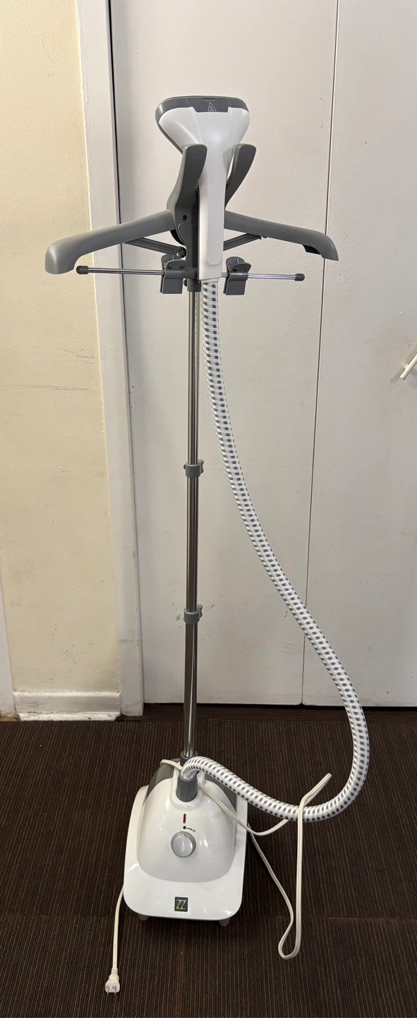 Portable Clothing Steamer