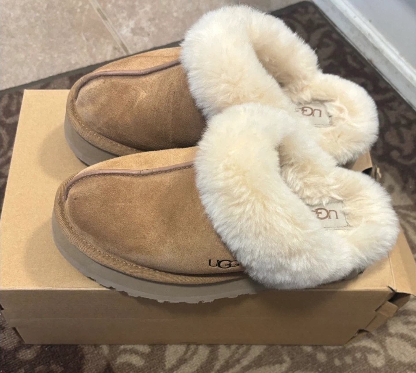 UGG W Disquette Slippers - Size 6