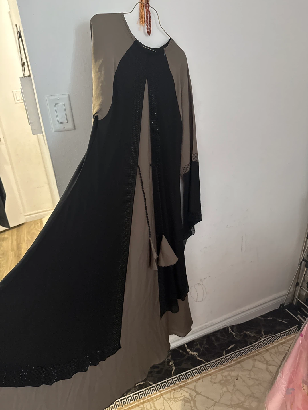 Black and Taupe Abaya with Embellishments Size 54 - photo 2