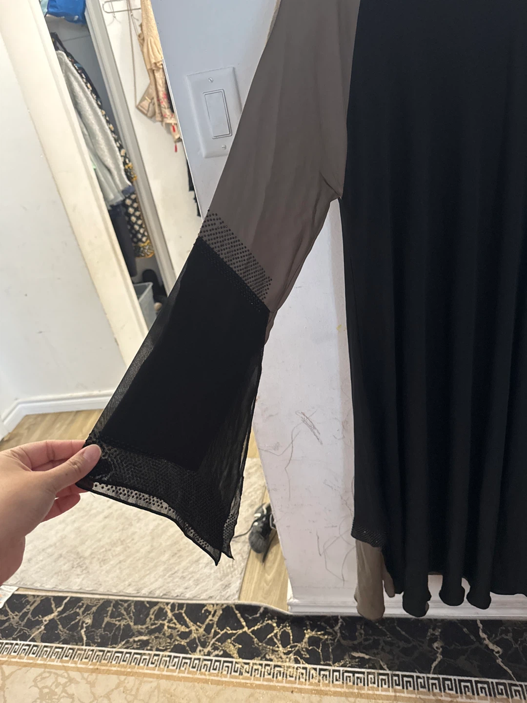 Black and Taupe Abaya with Embellishments Size 54 - photo 4