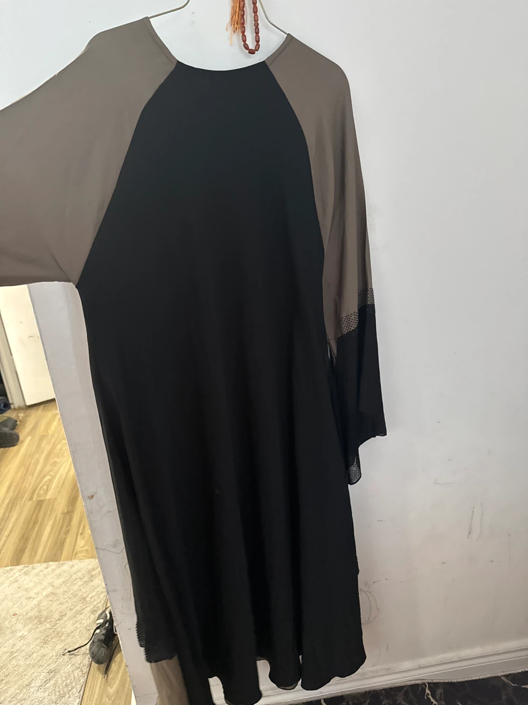 Black and Taupe Abaya with Embellishments Size 54 - photo 5