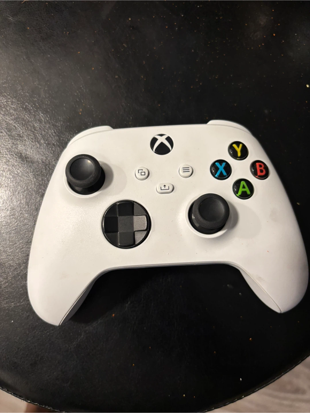 White Xbox Wireless Controller - photo 2