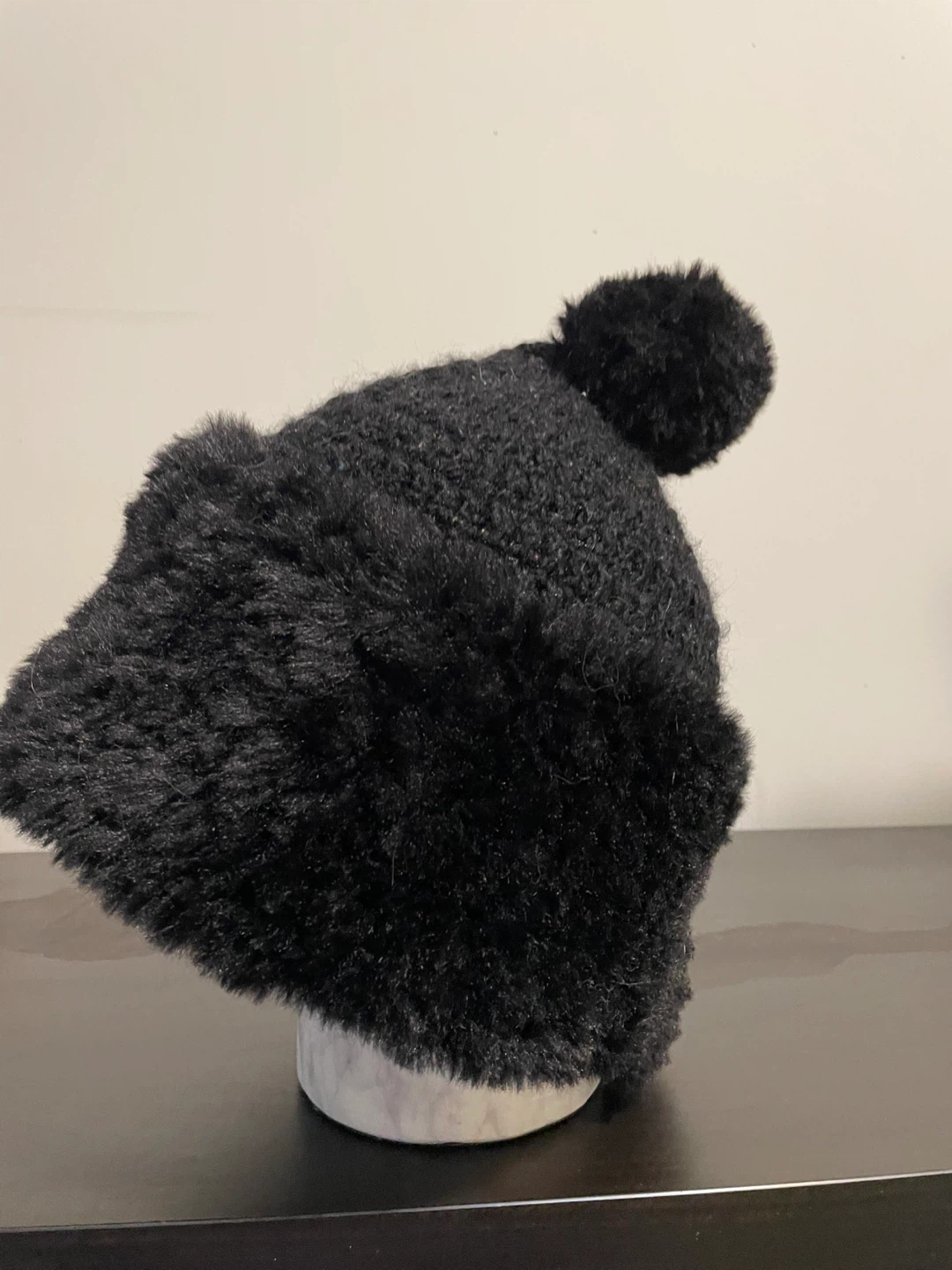 Black Fuzzy Pom Pom Hat🏆