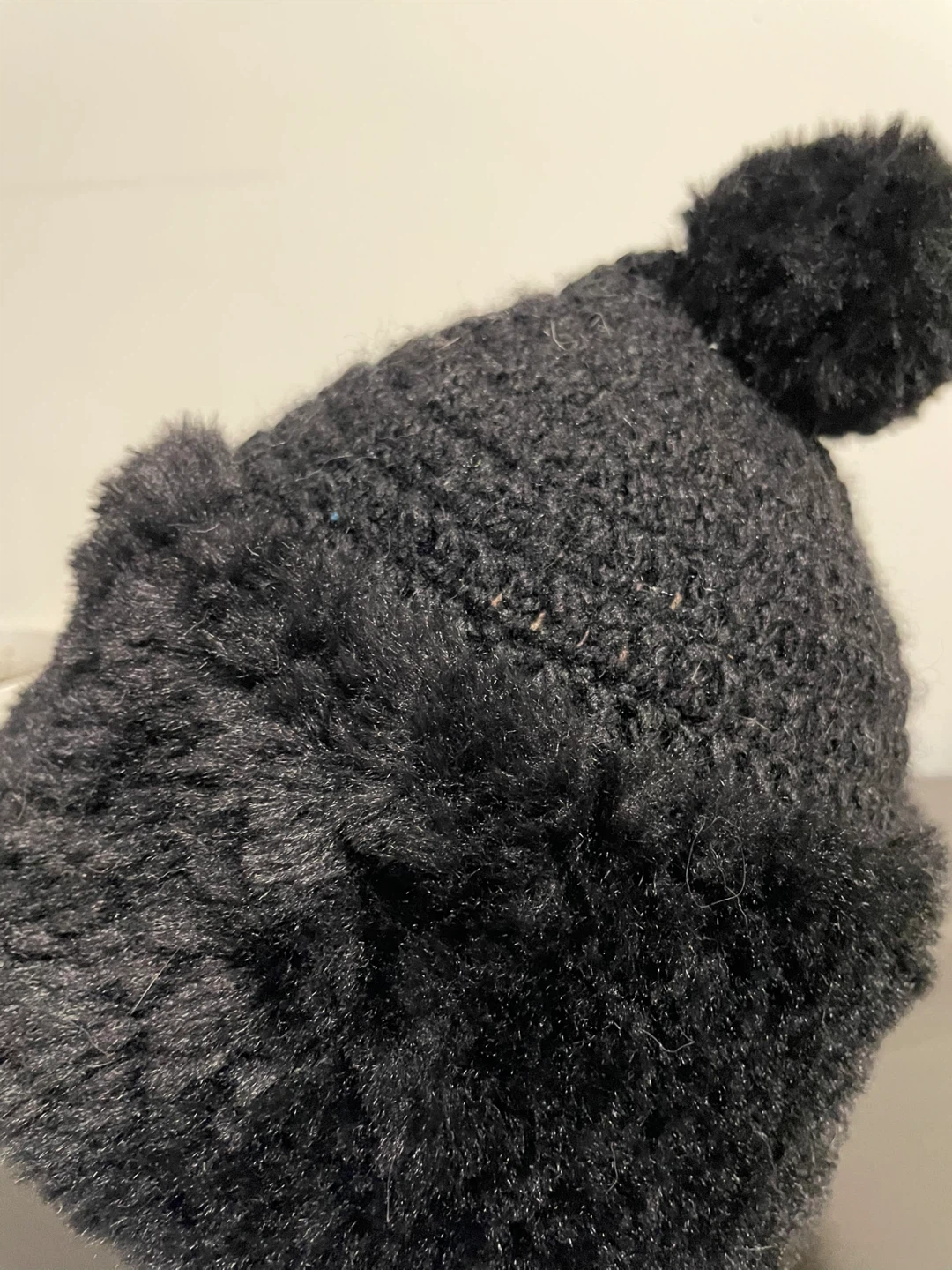 Black Fuzzy Pom Pom Hat🏆 - photo 2