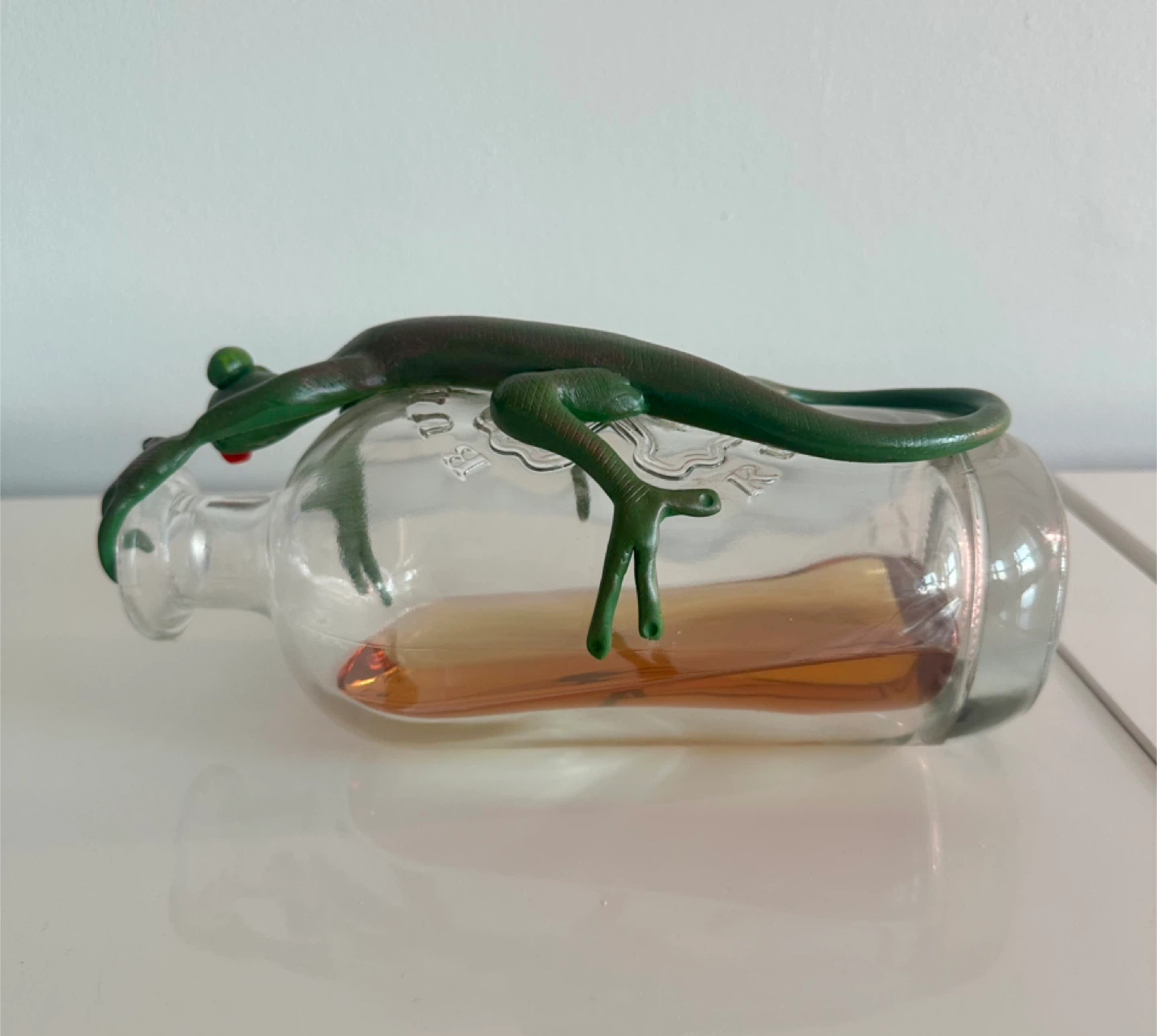 Hand Made Green Lizard Decor on Glass Bottle - photo 3