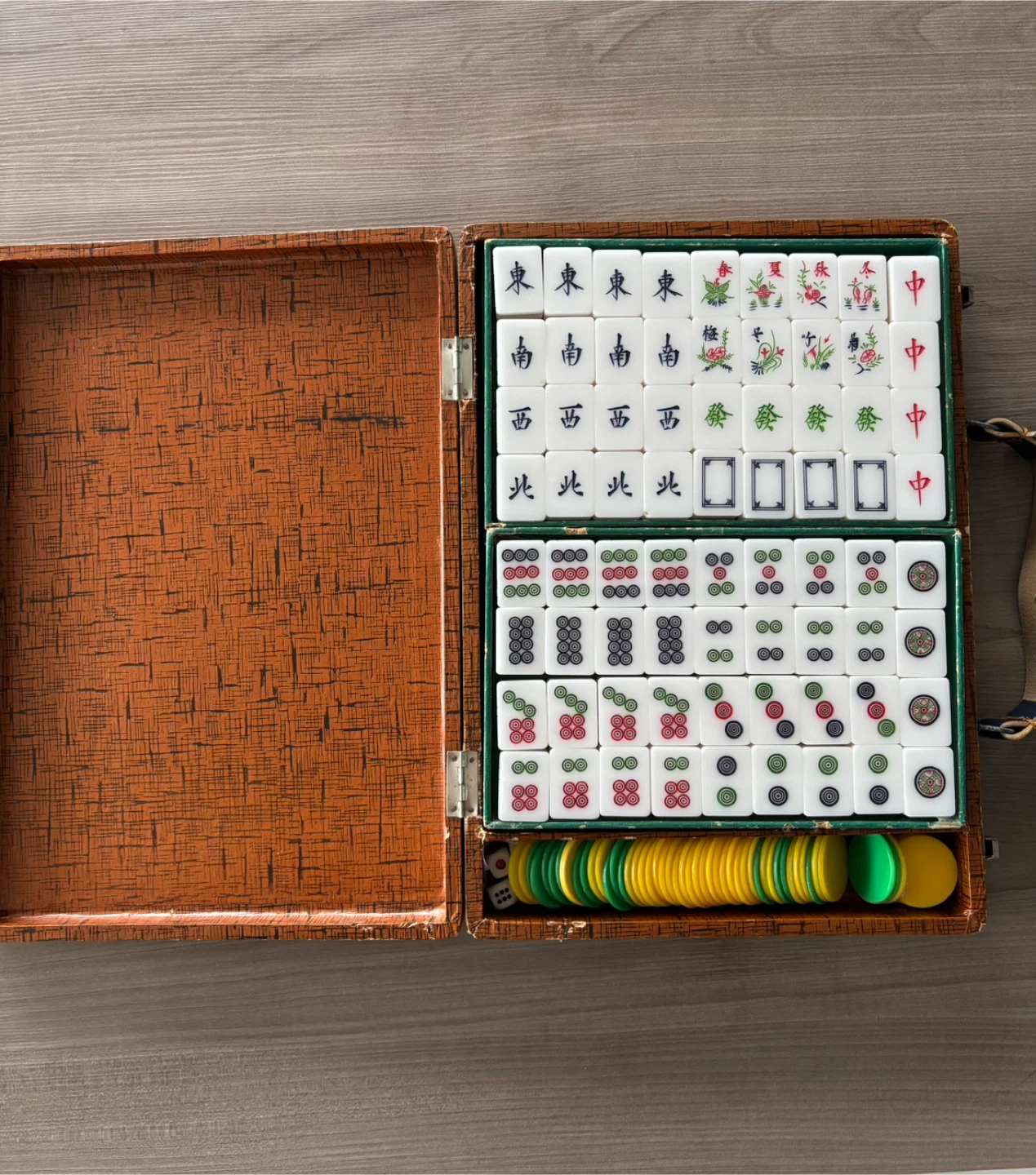 🏆 Vintage Mahjong Set with Case and Chips - photo 2