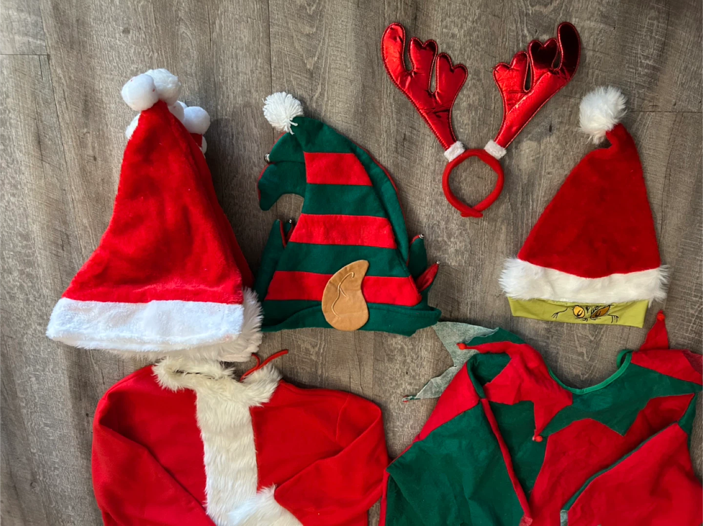 Christmas Costume Lot - Santa & Elf Outfits - photo 2