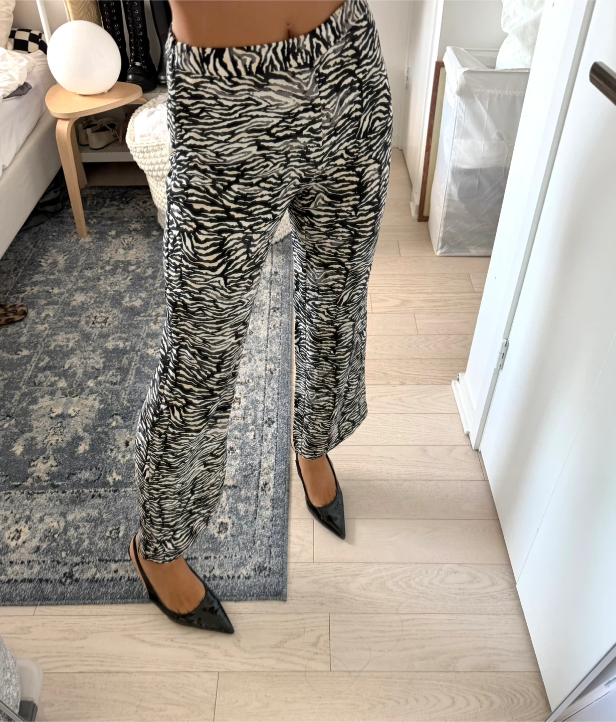 Aritzia Little Moon Pants - size 2 - photo 2