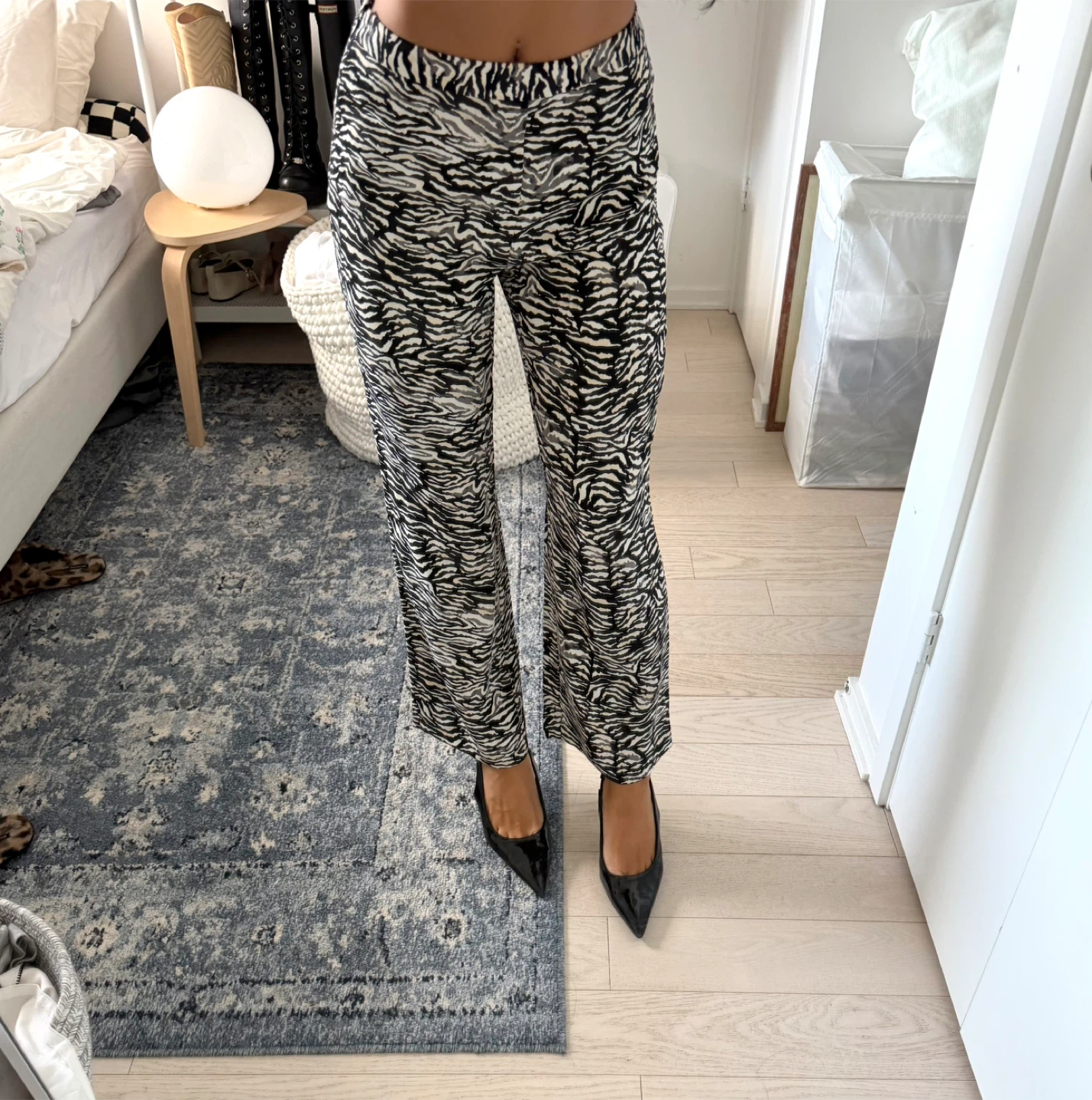 Aritzia Little Moon Pants - size 2