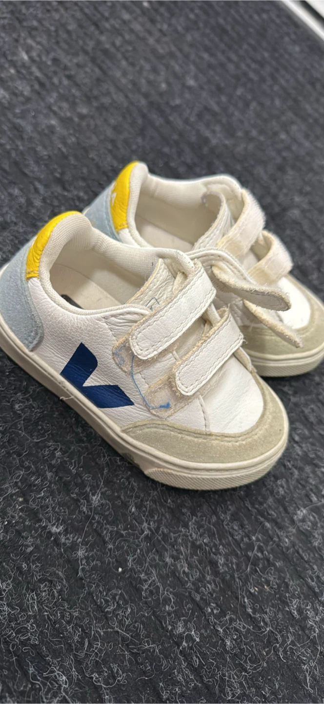 Veja Kids Sneakers