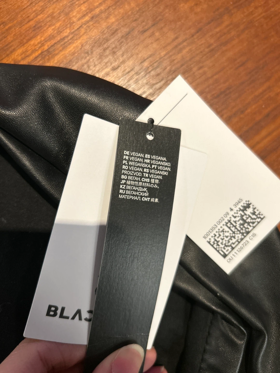 H&M x BLACKPINK Faux Leather Beret - photo 4