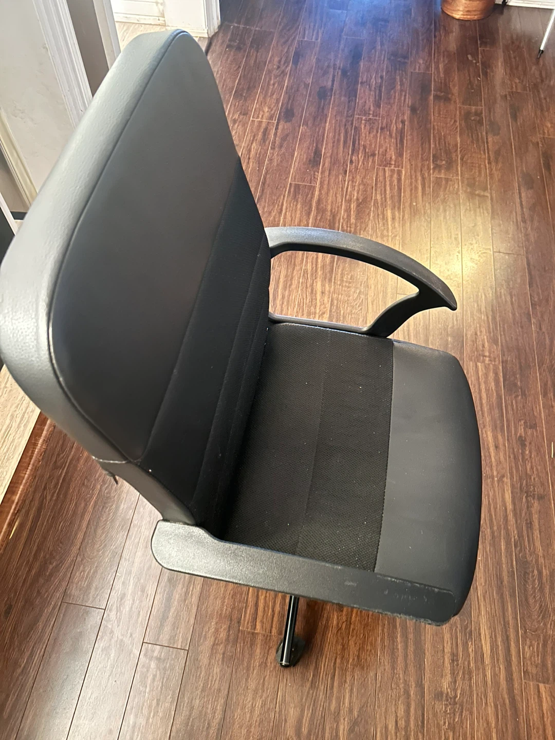 Black Office Chair - photo 2